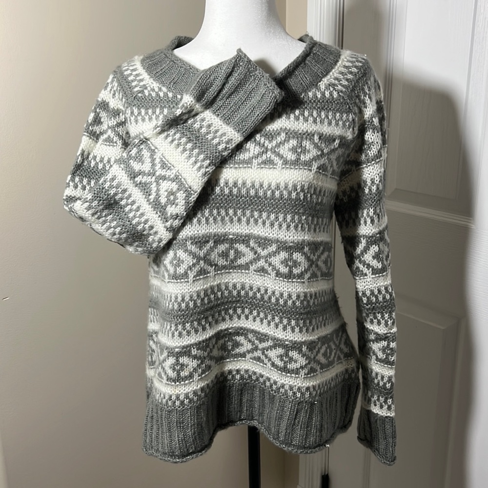 Lovely grey scoop neck sweater